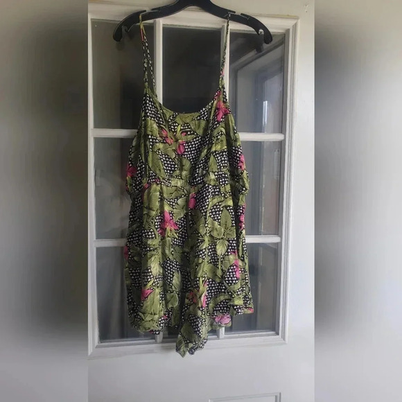 Forever21| Vintage Floral Romper Onesie with Pockets - Picture 3 of 4